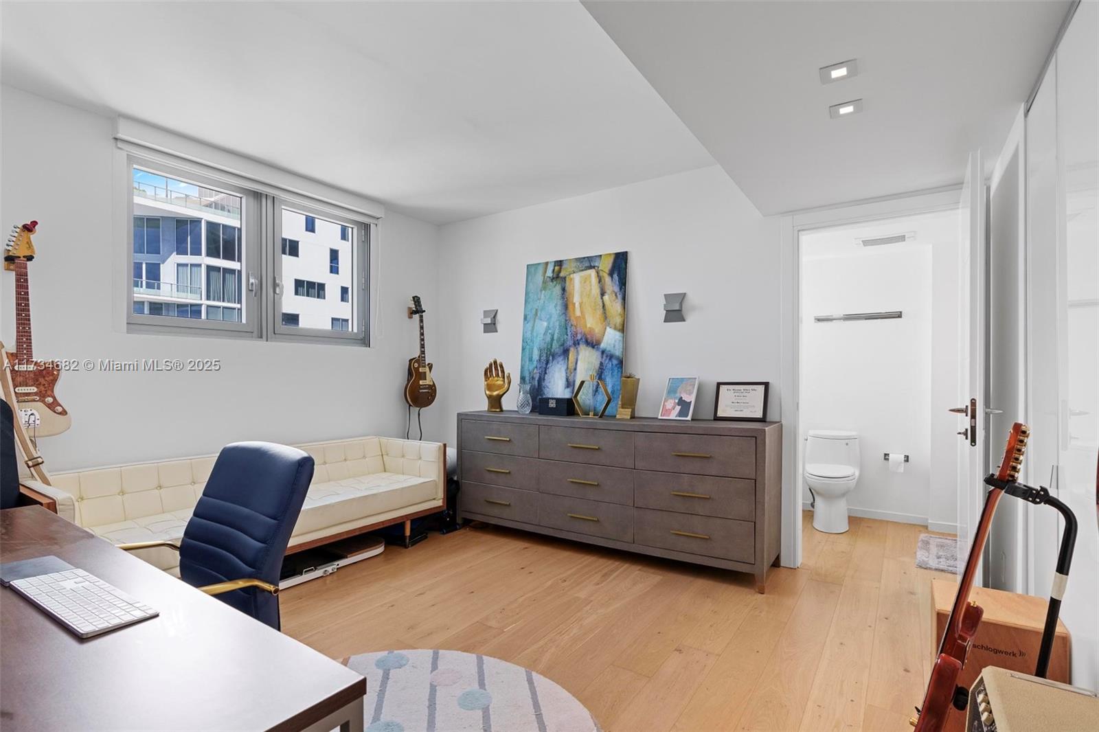 JADE RESIDENCES AT BRICKE - Residential
