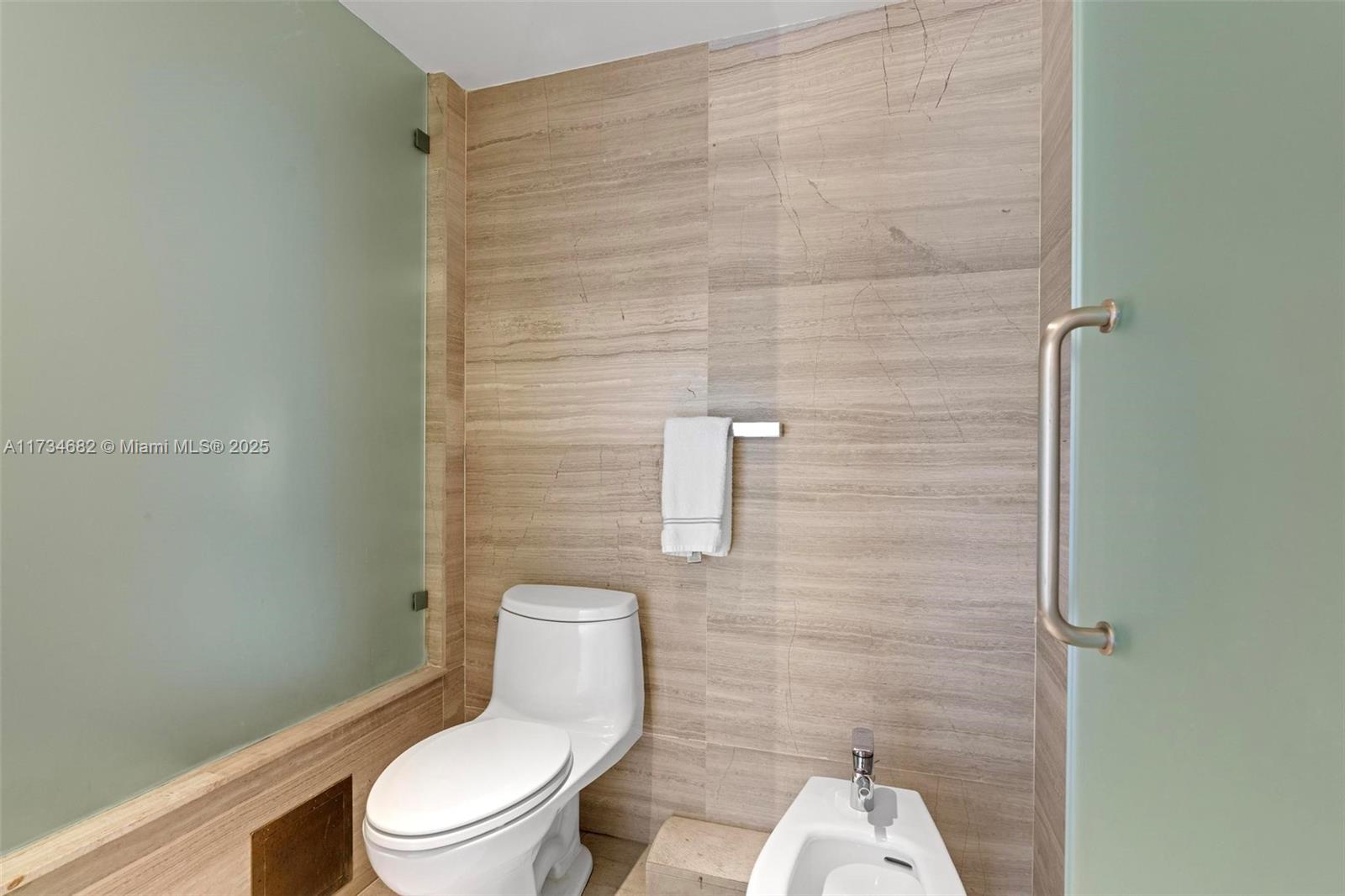 JADE RESIDENCES AT BRICKE - Residential