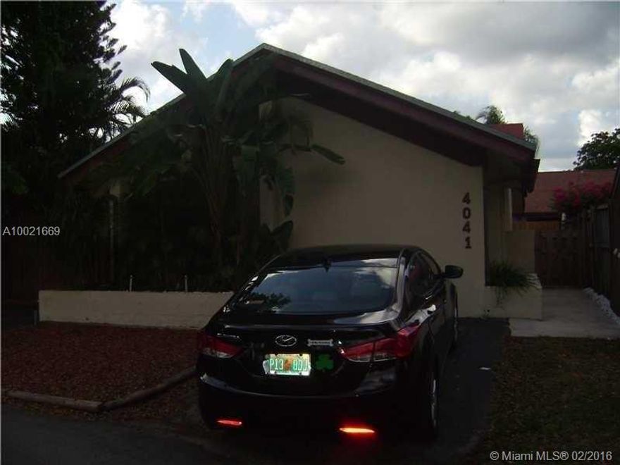 NO HOA APPROVAL.  THIS SINGLE FAMILY HOME WAS A 3 BEDROOM. WALL TAKEN OUT NEAR KITCHEN TO MAKE HUGE KITCHEN/DINING RM AREA. YARD IS LARGE AND FULLY FENCED. HOUSE HAS 2 DRIVEWAYS AND IS ON CUL DE SAC. BEST DAVIE SCHOOLS! ALSO LG PATIO AREA. TILE IN LIVING AREA; CARPET IN BEDRMS. SWIFT MOVE IN! WASHER/DRYER INSTALLED AS CONVENIENCE TO TENANT AND IS NOT BEING WARRANTED.