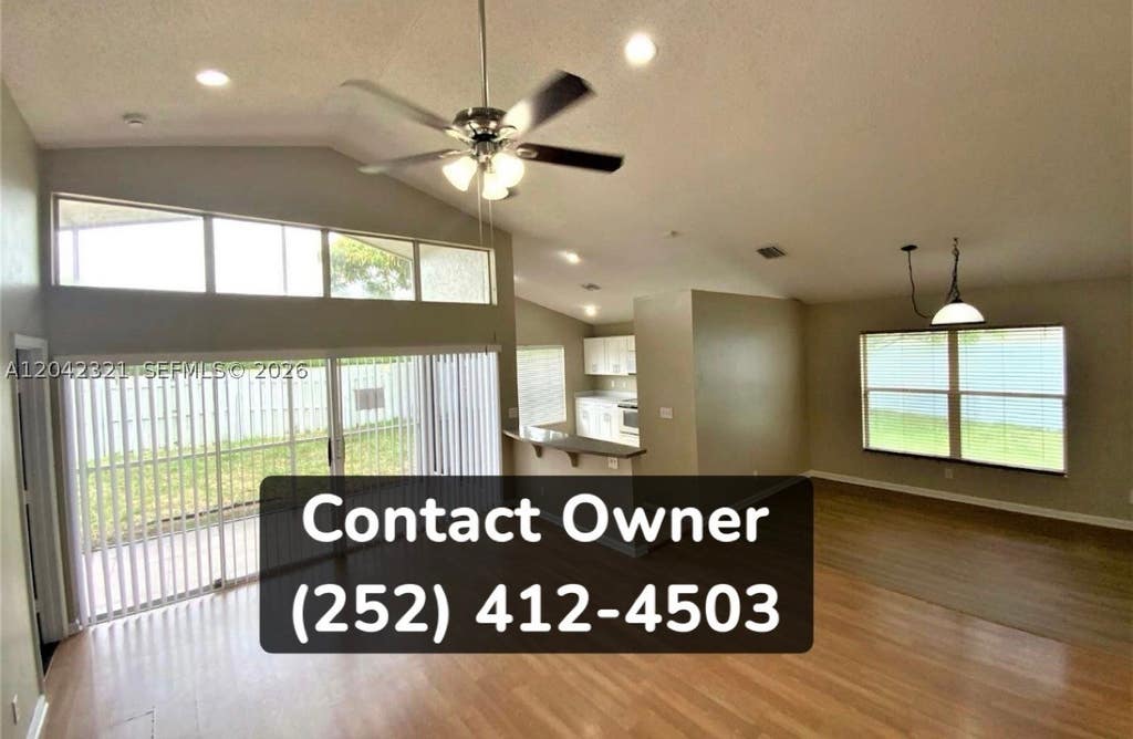 Photo of 1367 E Fairfax Cir E, Boynton Beach, FL 33436 (MLS # A12042321)