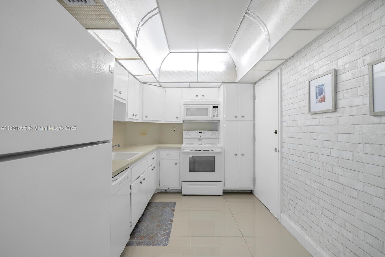 ARLEN HOUSE WEST CONDO - Residential
