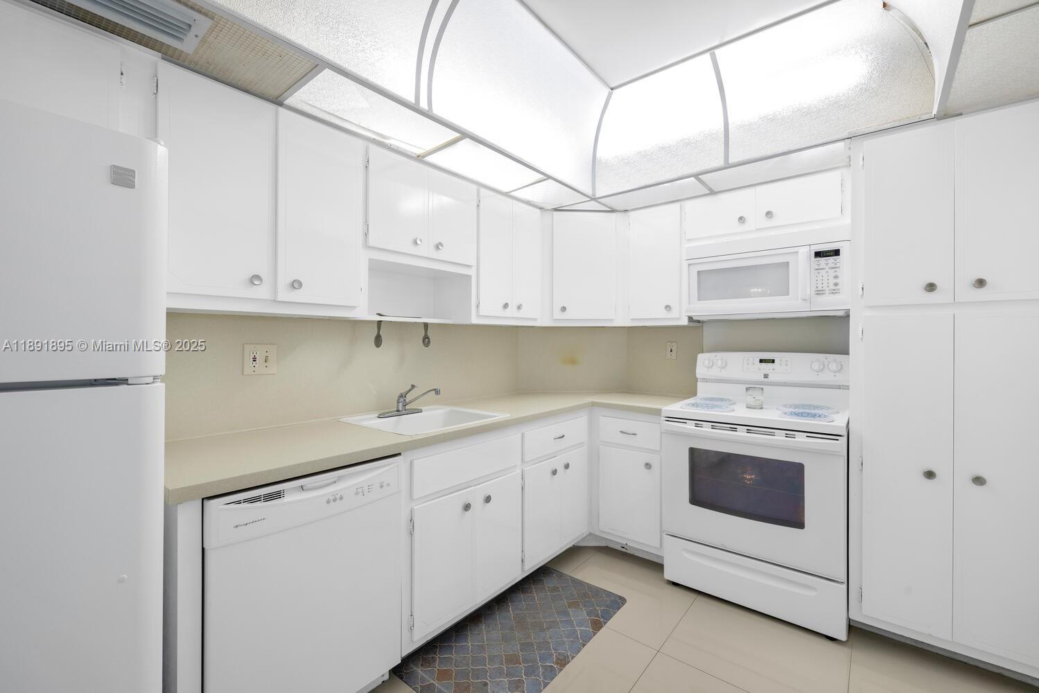ARLEN HOUSE WEST CONDO - Residential