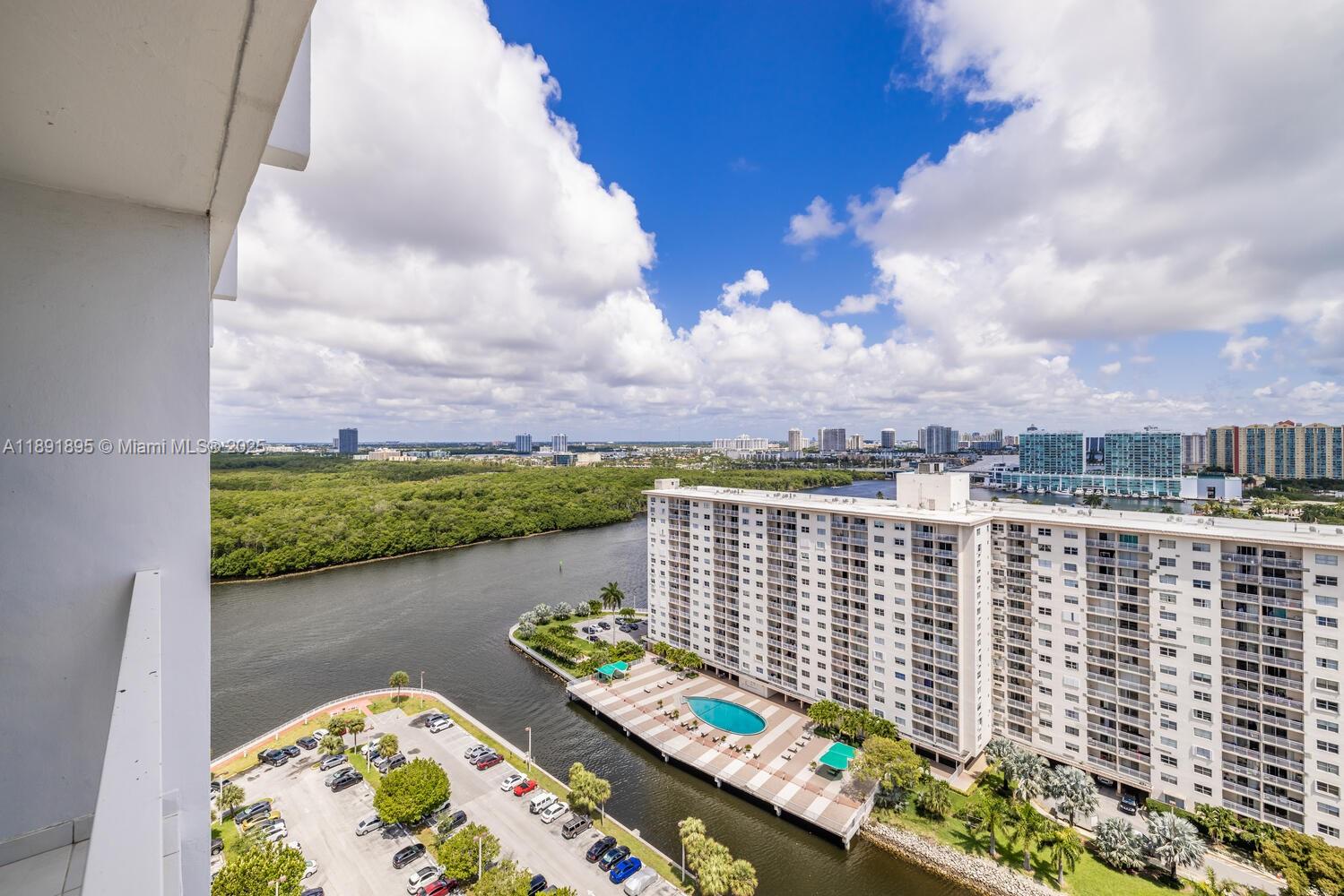 ARLEN HOUSE WEST CONDO - Residential