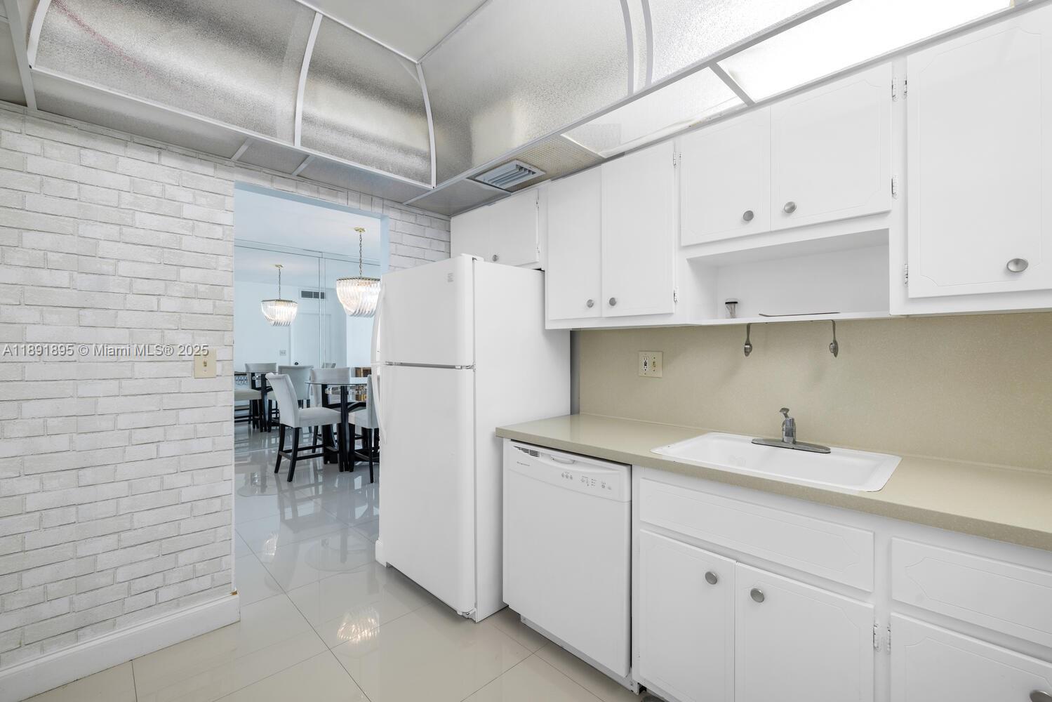 ARLEN HOUSE WEST CONDO - Residential
