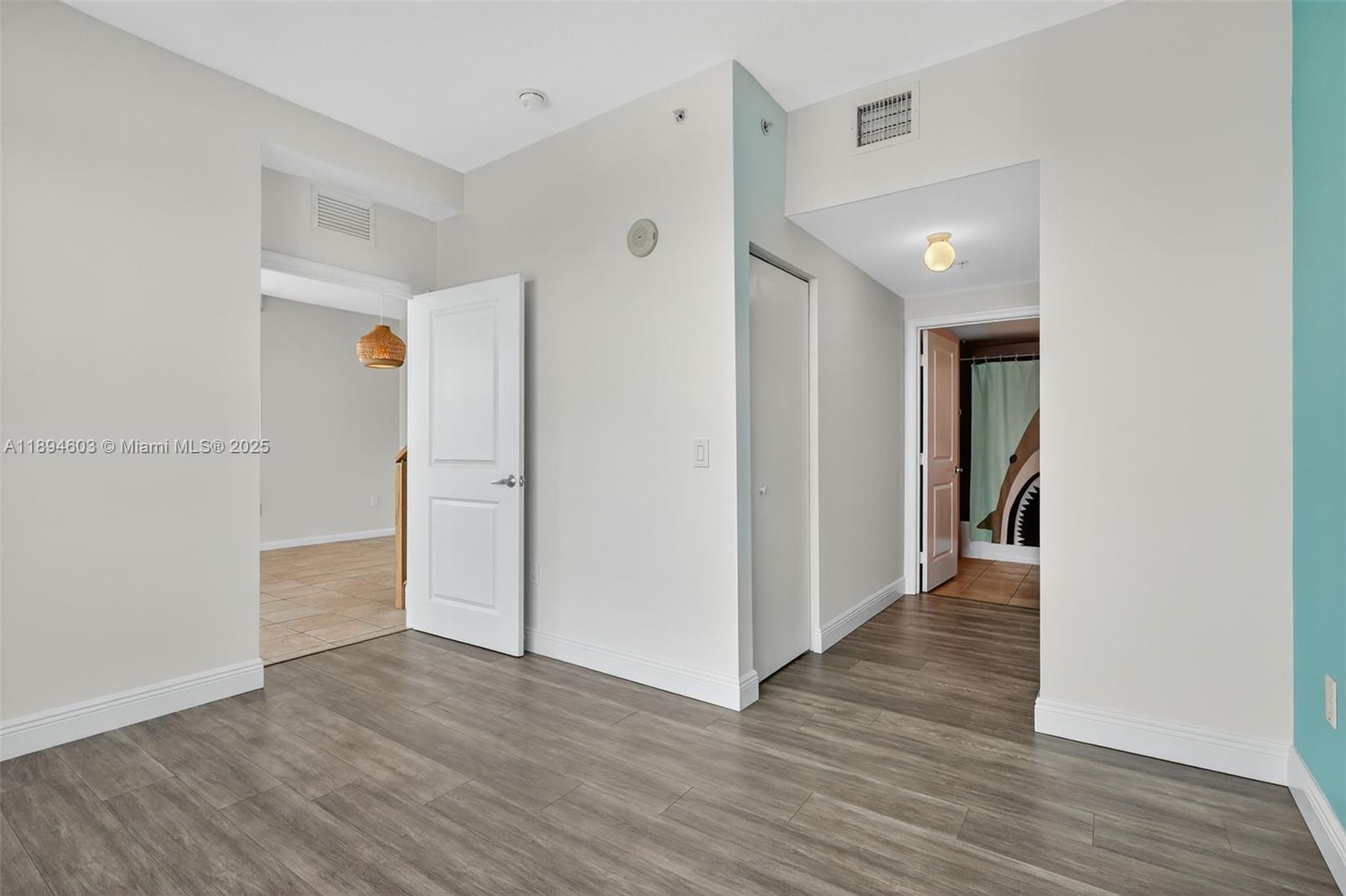 ROADS AT 21ST CONDO - Residential Lease