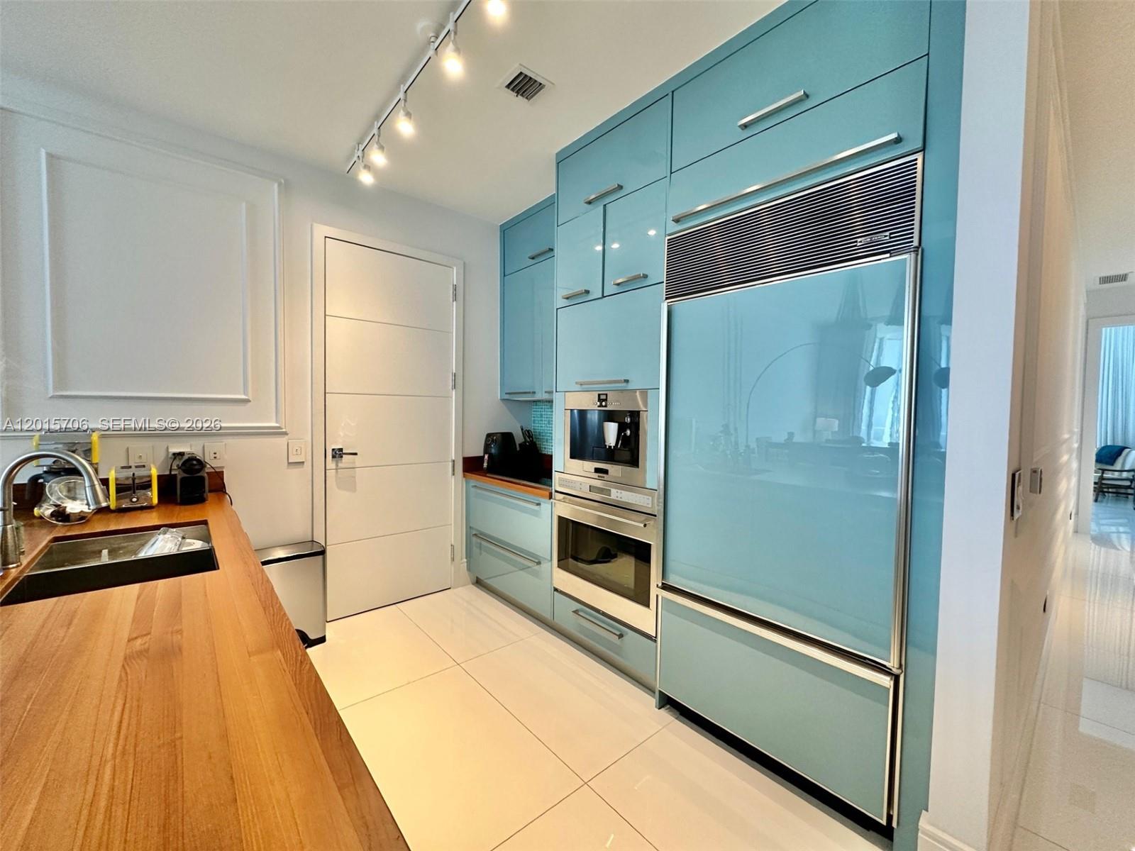 15811 Collins Ave 3302