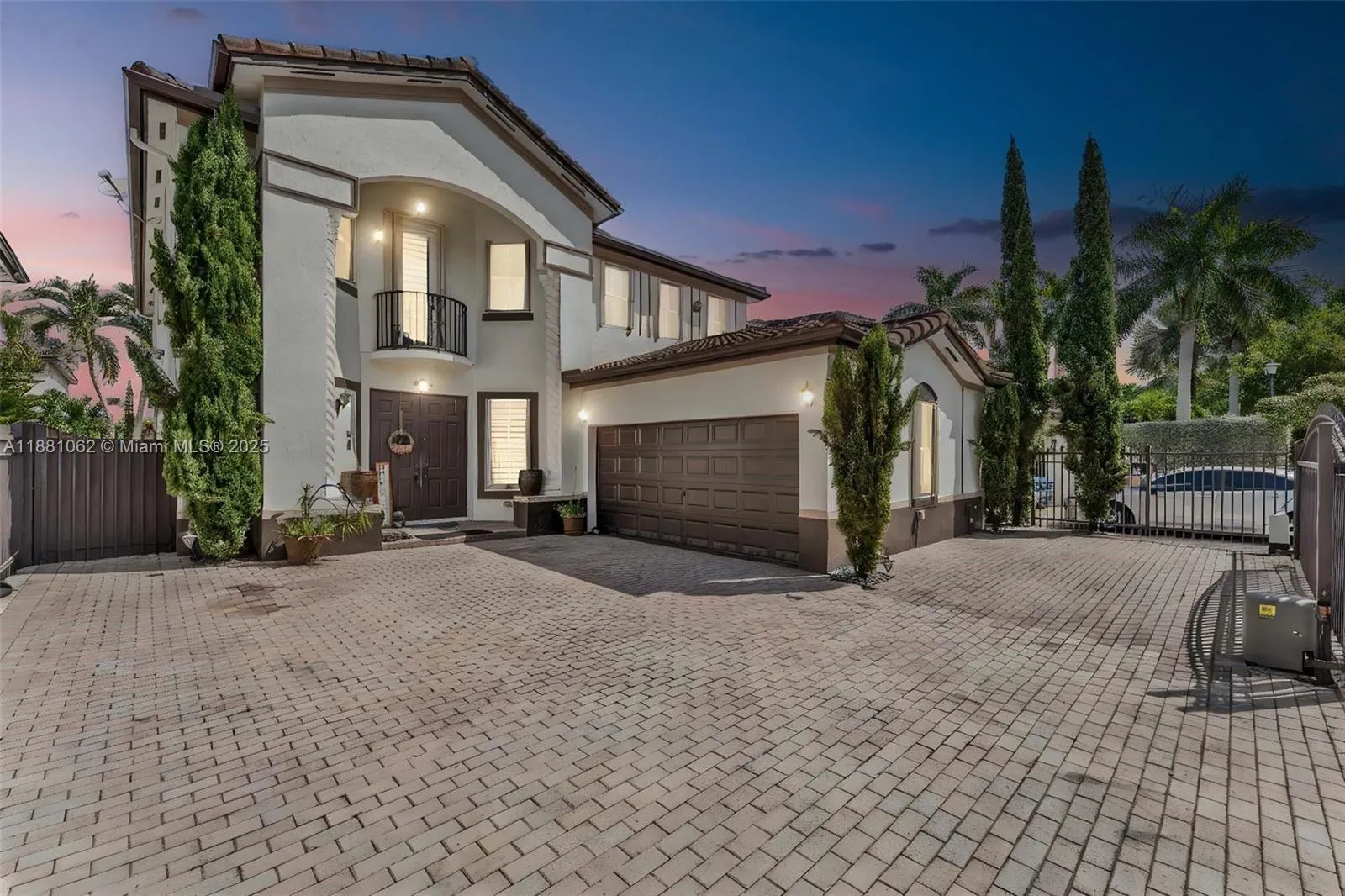 Miami, Florida 33194, United States, 4 Bedrooms Bedrooms, ,3 BathroomsBathrooms,Residential,Active,212538