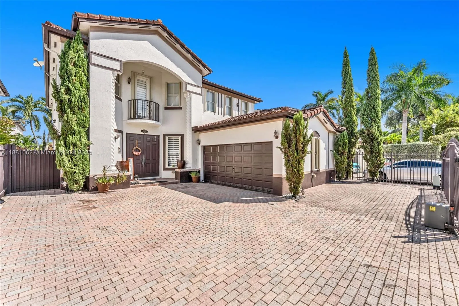 Miami, Florida 33194, United States, 4 Bedrooms Bedrooms, ,3 BathroomsBathrooms,Residential,Active,212538