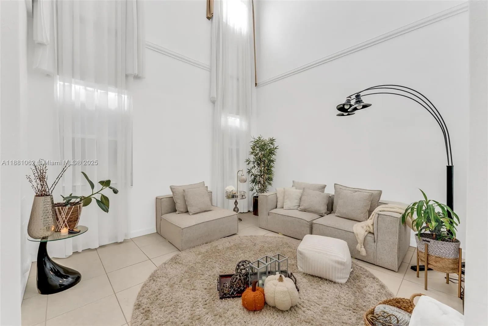 Miami, Florida 33194, United States, 4 Bedrooms Bedrooms, ,3 BathroomsBathrooms,Residential,Active,212538