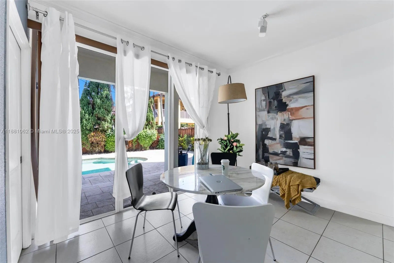 Miami, Florida 33194, United States, 4 Bedrooms Bedrooms, ,3 BathroomsBathrooms,Residential,Active,212538