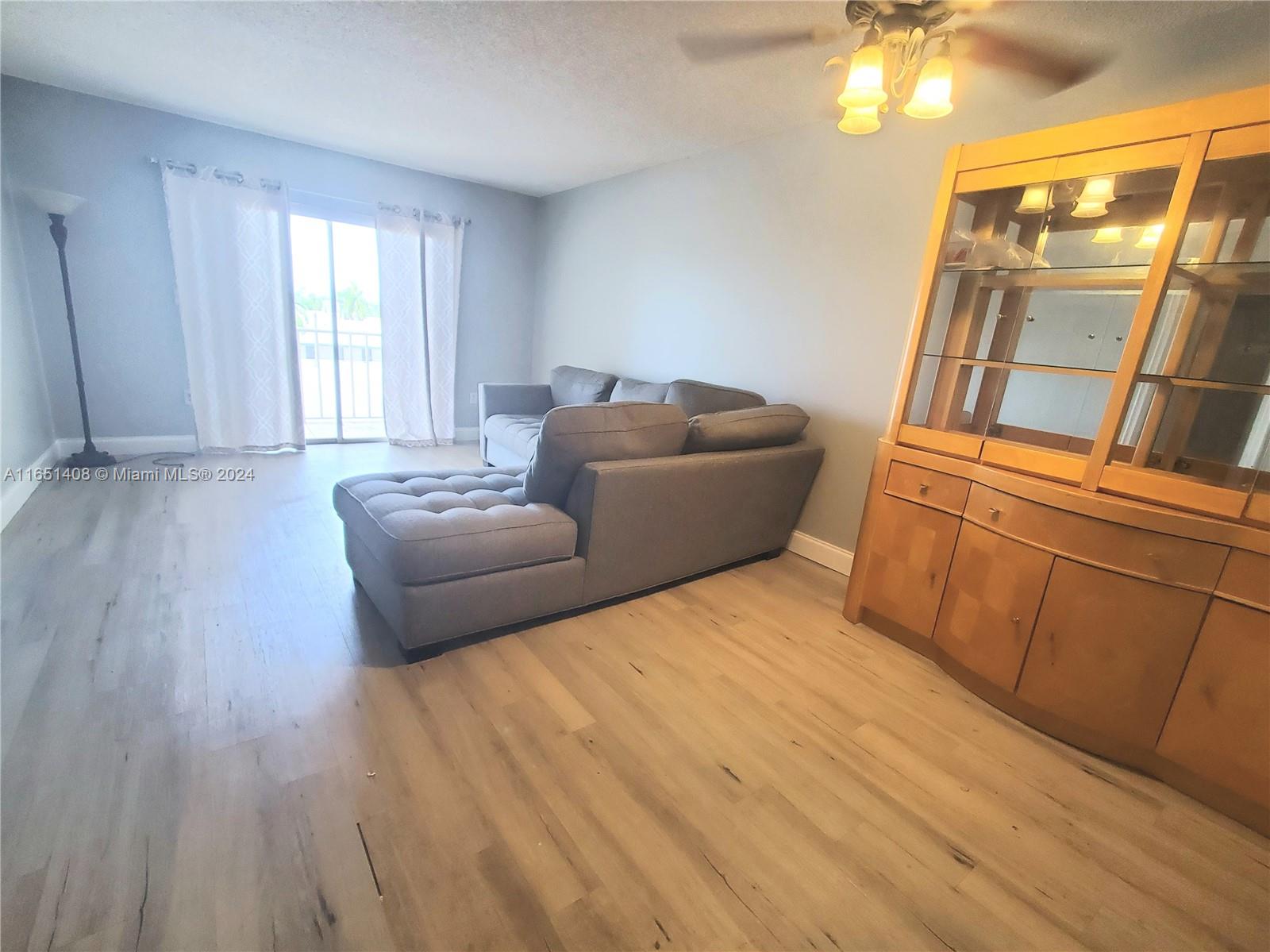 Amazing and spacious one bedroom (converted to 2 bedrooms) with 1.5 baths. Located in a great location near major highway, close to restaurants, shops, gym and houses of worship. Enjoy living in the warm and welcoming Newland Gardens community.