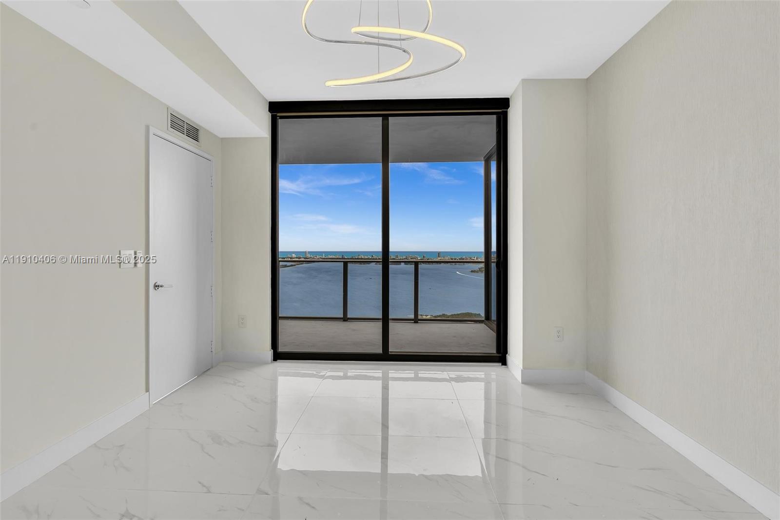 ARIA RESERVE SOUTH CONDO - Residential Lease