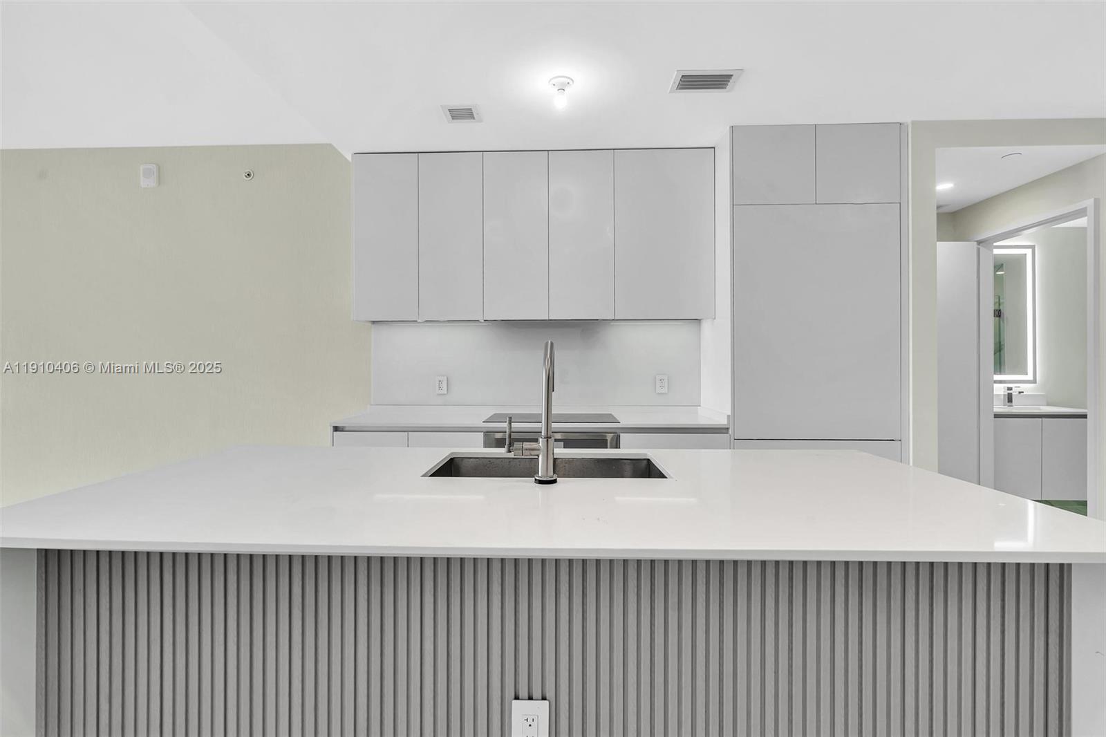 ARIA RESERVE SOUTH CONDO - Residential Lease