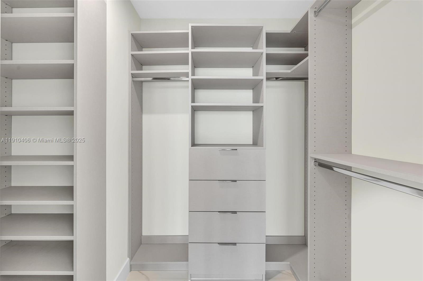 ARIA RESERVE SOUTH CONDO - Residential Lease