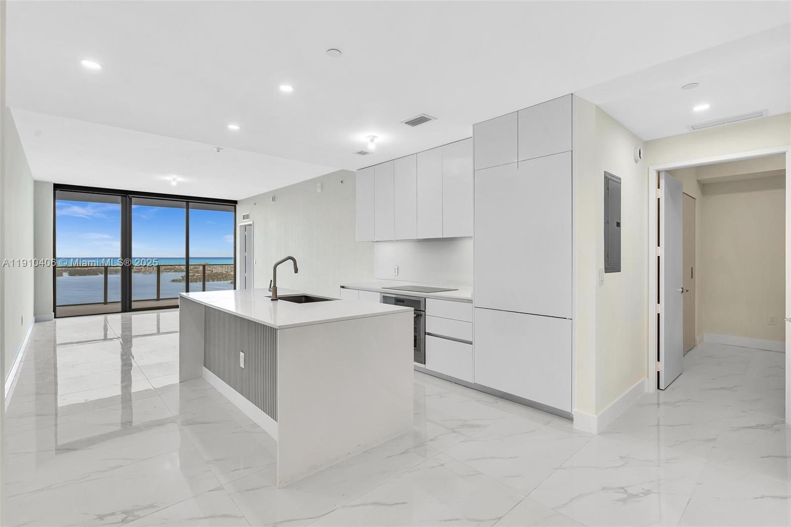 ARIA RESERVE SOUTH CONDO - Residential Lease