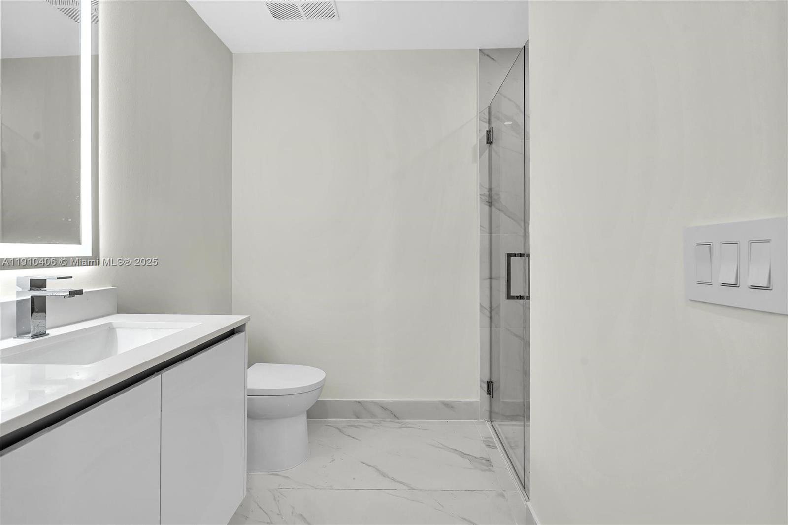 ARIA RESERVE SOUTH CONDO - Residential Lease