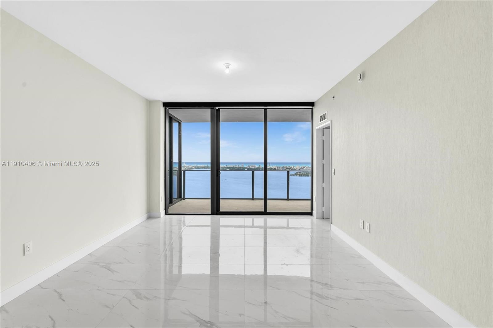 ARIA RESERVE SOUTH CONDO - Residential Lease