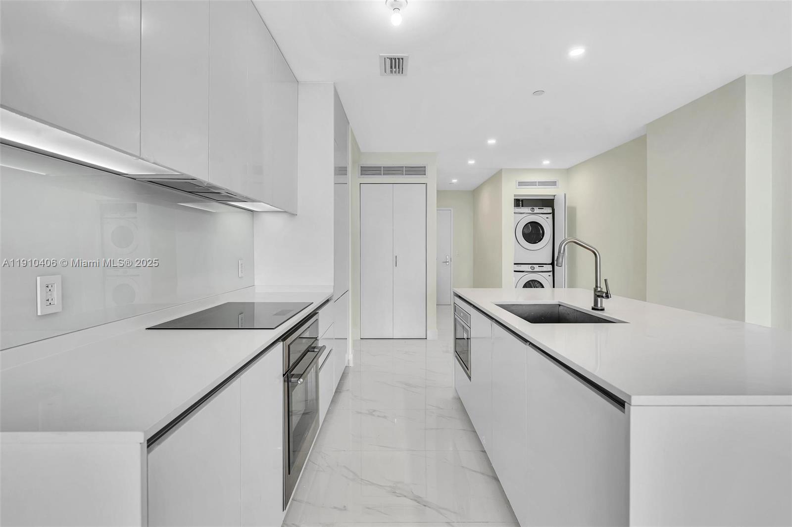 ARIA RESERVE SOUTH CONDO - Residential Lease