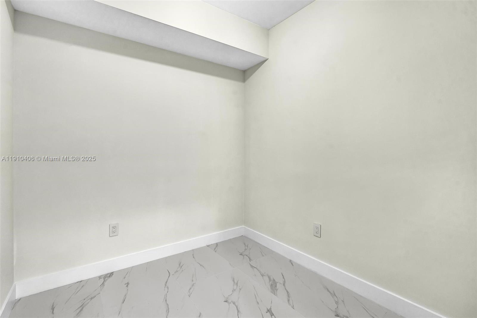 ARIA RESERVE SOUTH CONDO - Residential Lease