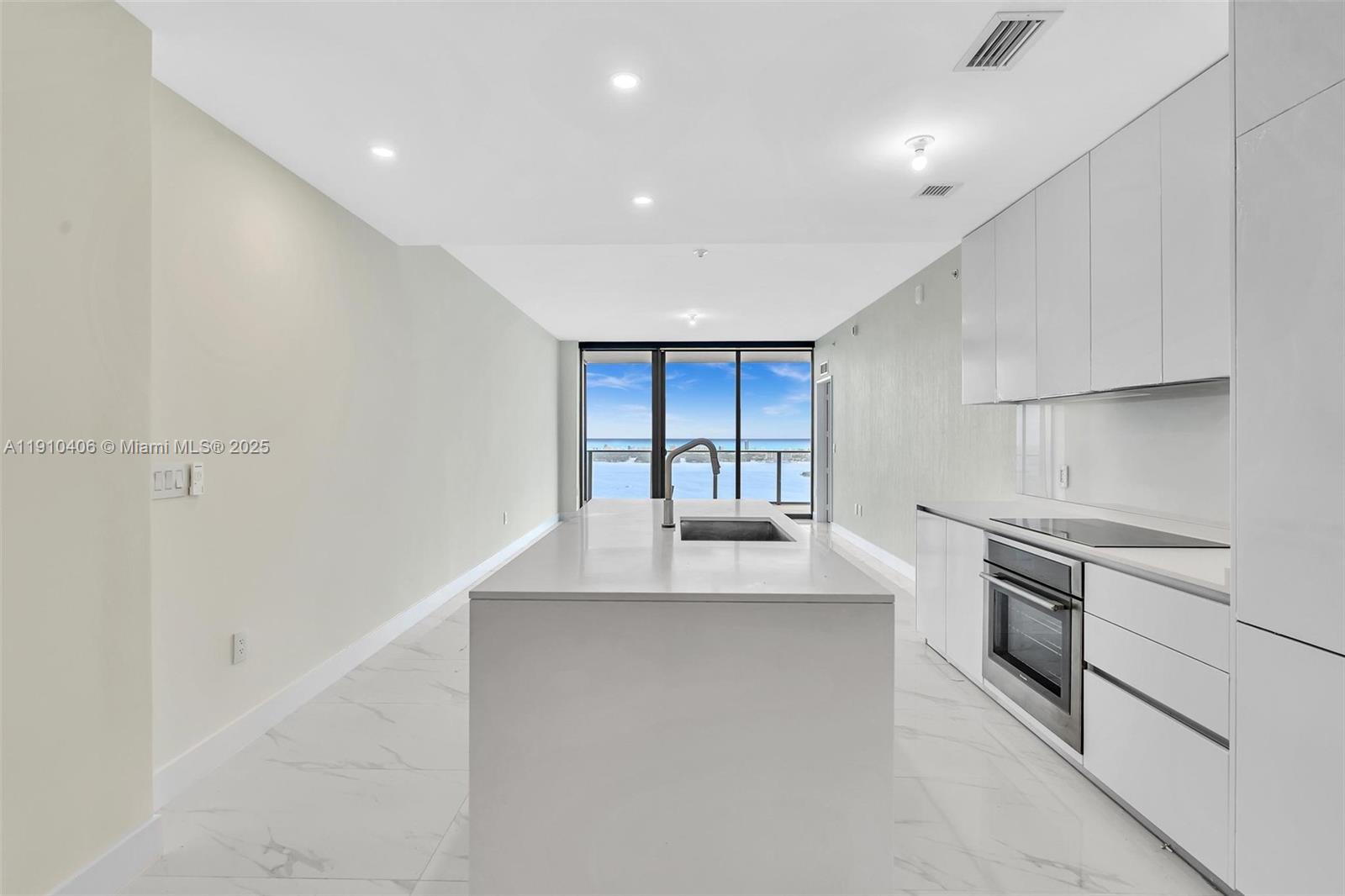 ARIA RESERVE SOUTH CONDO - Residential Lease