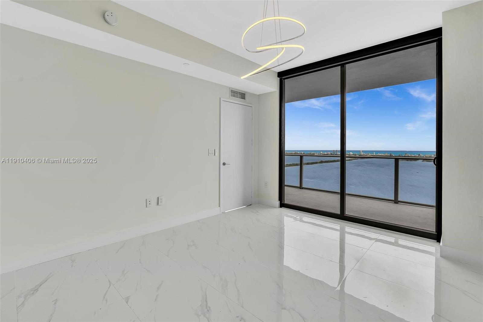 ARIA RESERVE SOUTH CONDO - Residential Lease