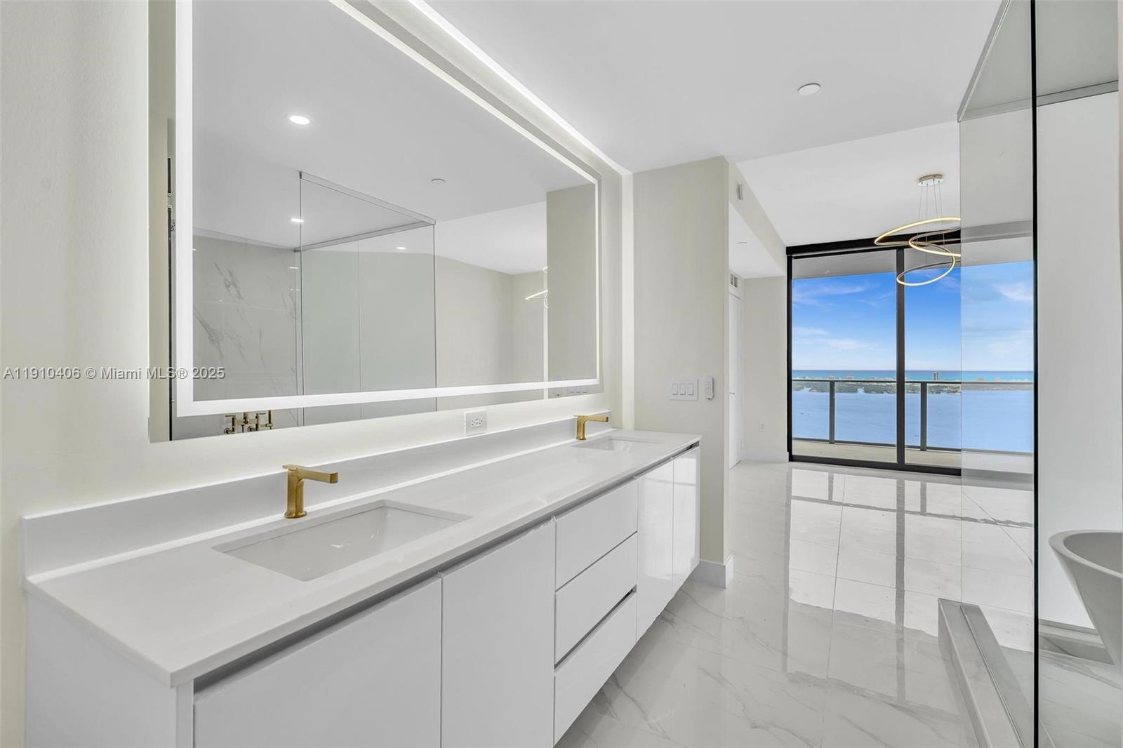 ARIA RESERVE SOUTH CONDO - Residential Lease