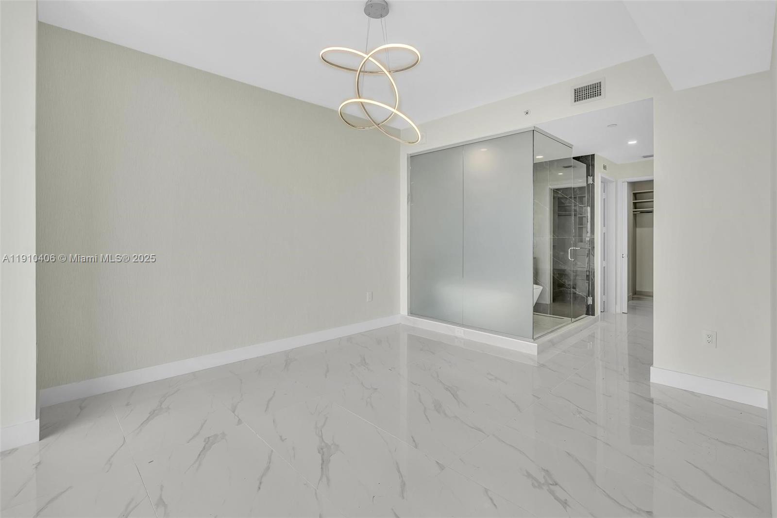 ARIA RESERVE SOUTH CONDO - Residential Lease