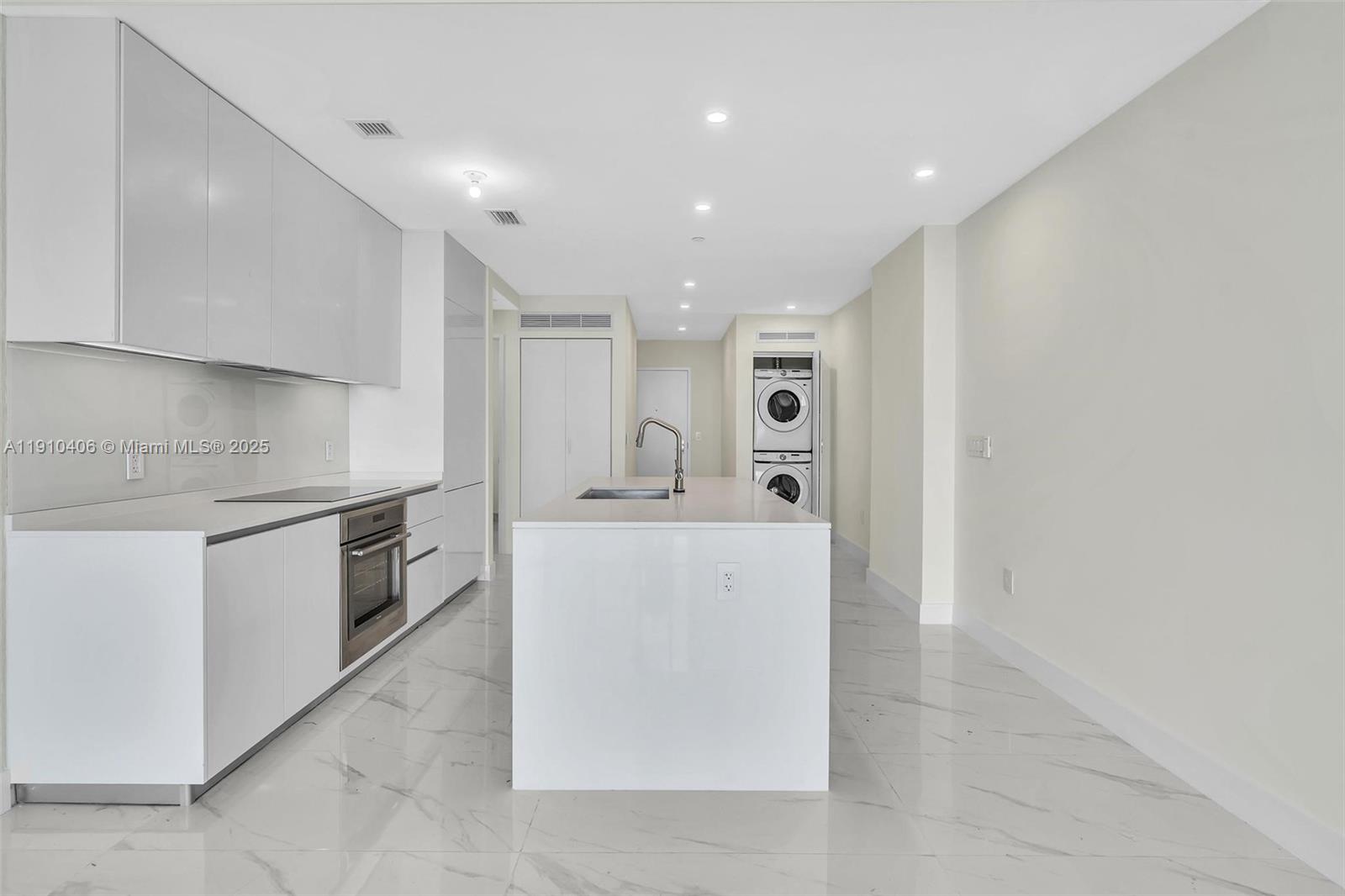 ARIA RESERVE SOUTH CONDO - Residential Lease