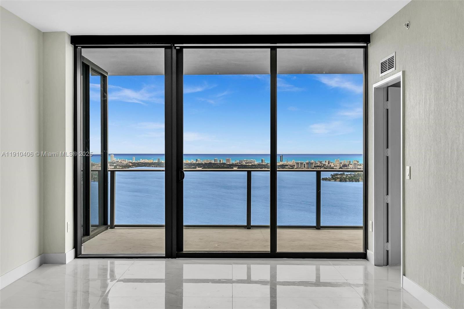 ARIA RESERVE SOUTH CONDO - Residential Lease