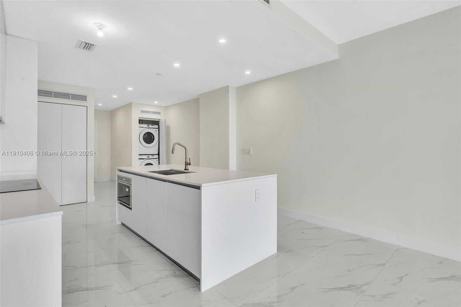 ARIA RESERVE SOUTH CONDO - Residential Lease