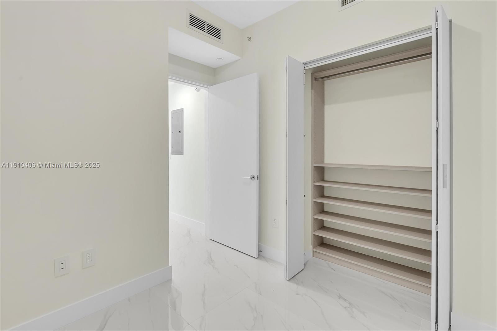 ARIA RESERVE SOUTH CONDO - Residential Lease