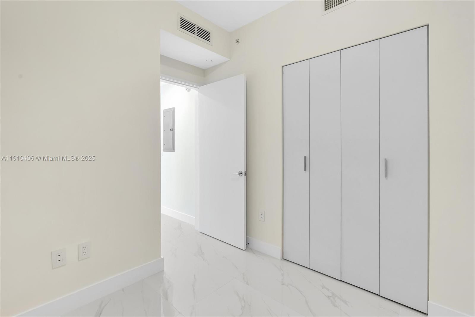 ARIA RESERVE SOUTH CONDO - Residential Lease