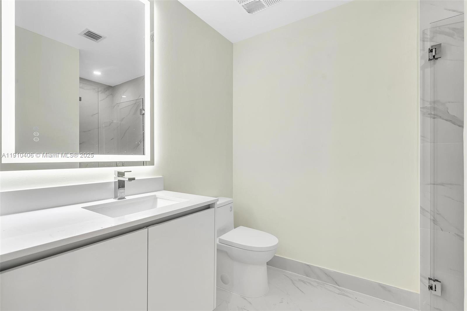 ARIA RESERVE SOUTH CONDO - Residential Lease