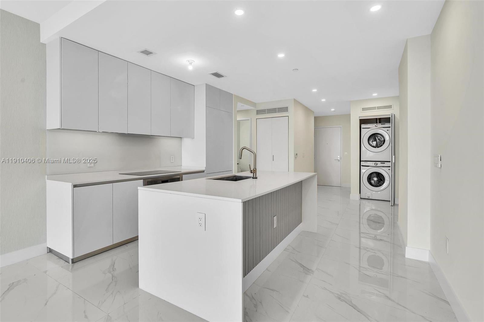 ARIA RESERVE SOUTH CONDO - Residential Lease