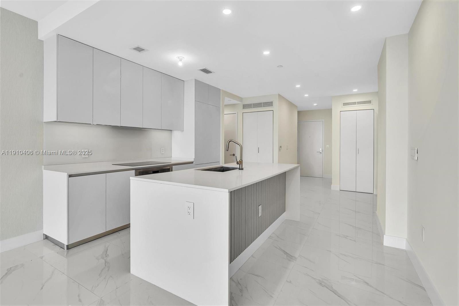 ARIA RESERVE SOUTH CONDO - Residential Lease