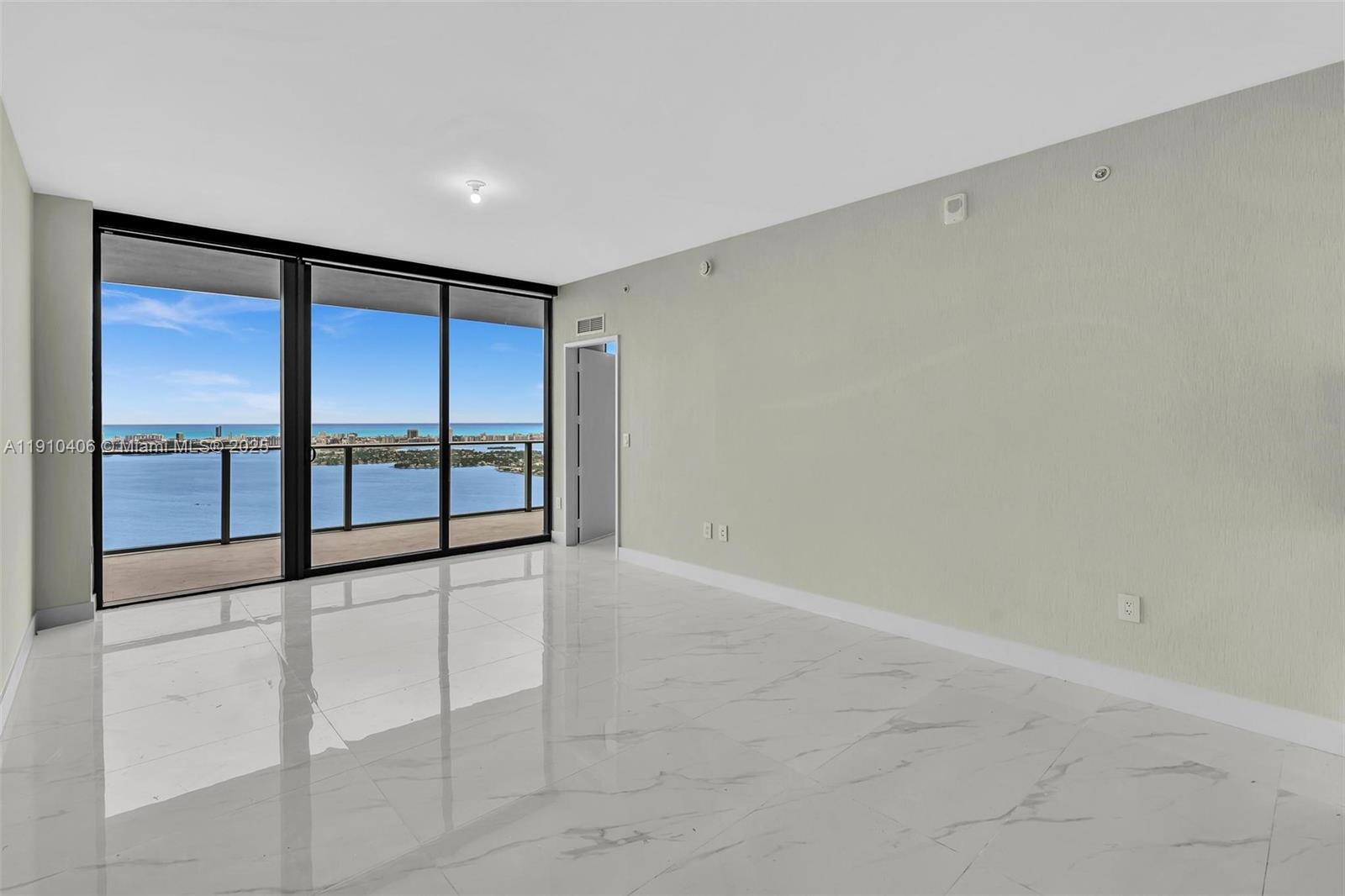 ARIA RESERVE SOUTH CONDO - Residential Lease