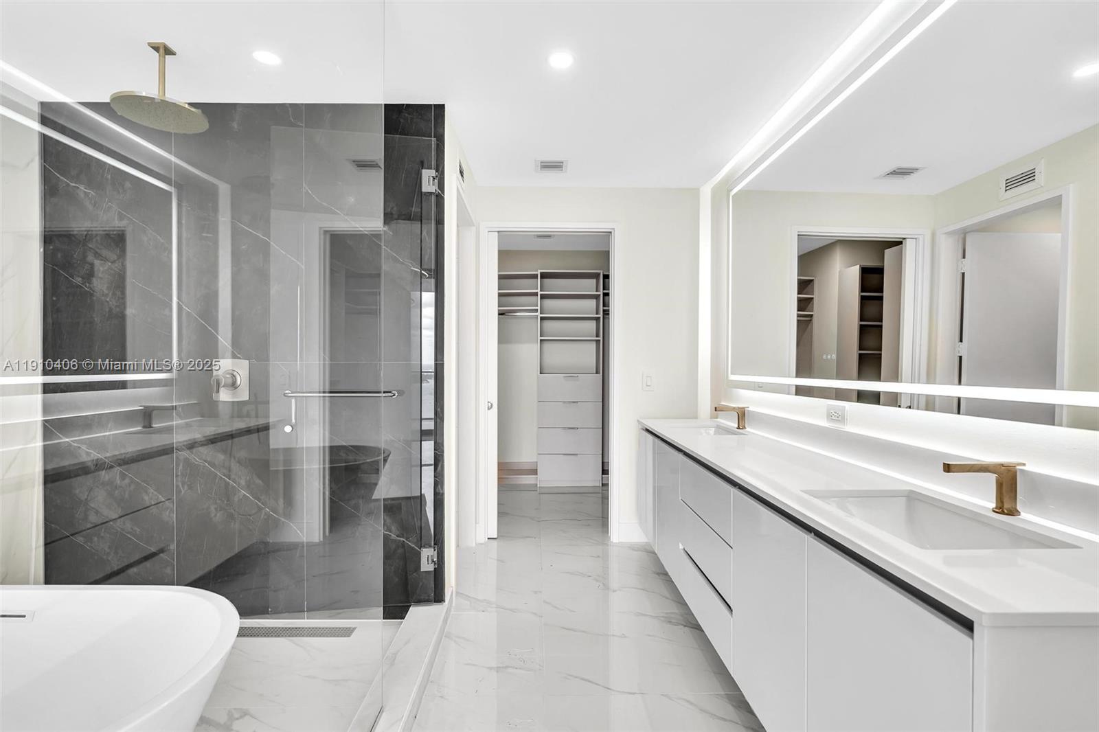 ARIA RESERVE SOUTH CONDO - Residential Lease