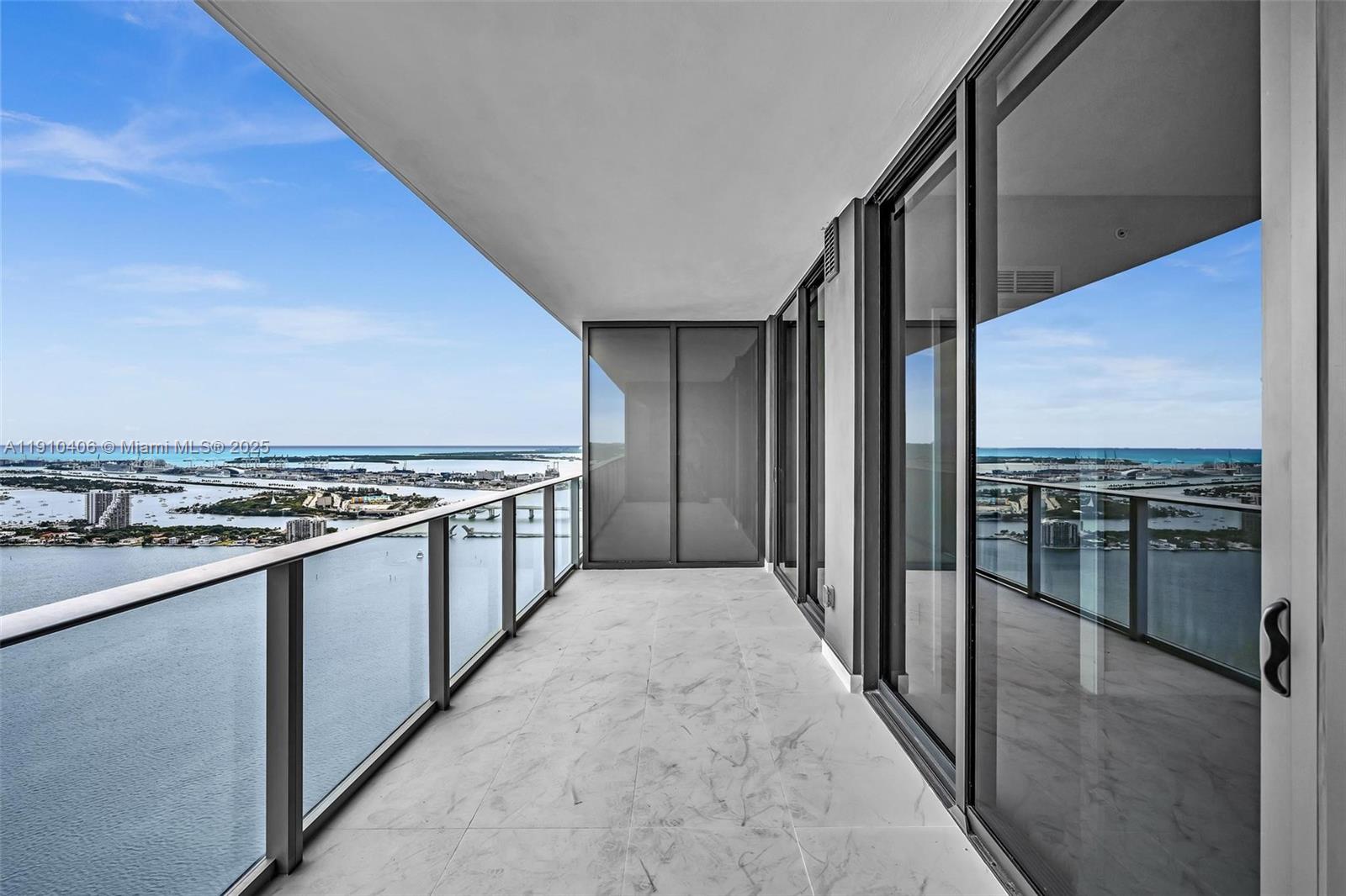 ARIA RESERVE SOUTH CONDO - Residential Lease