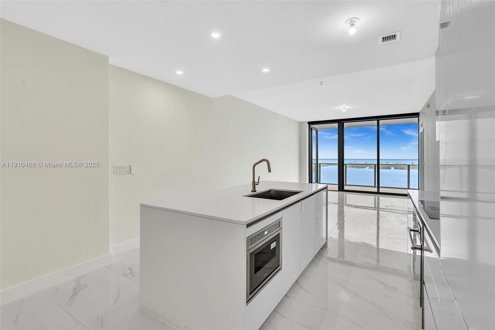ARIA RESERVE SOUTH CONDO - Residential Lease