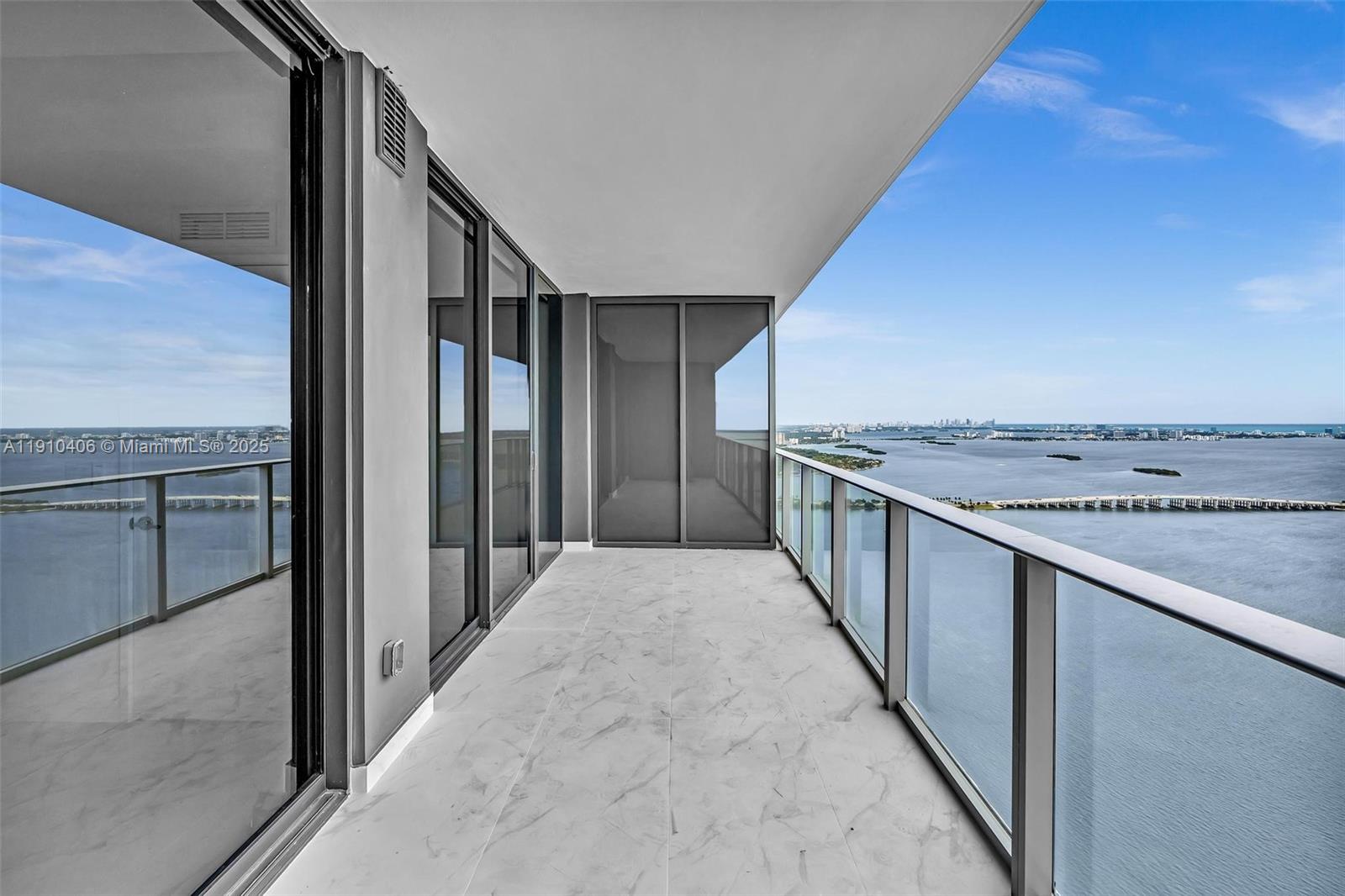 ARIA RESERVE SOUTH CONDO - Residential Lease