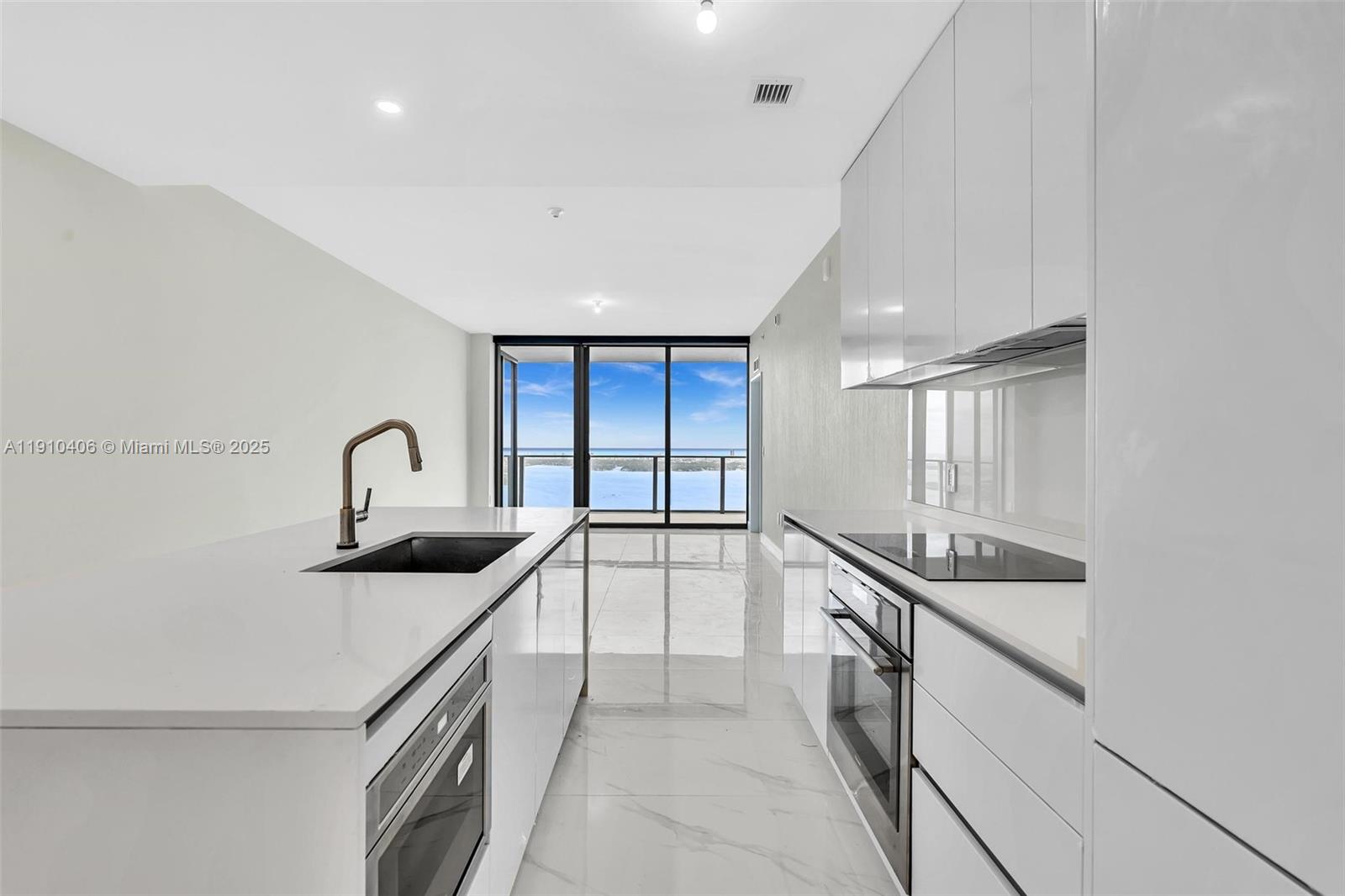 ARIA RESERVE SOUTH CONDO - Residential Lease