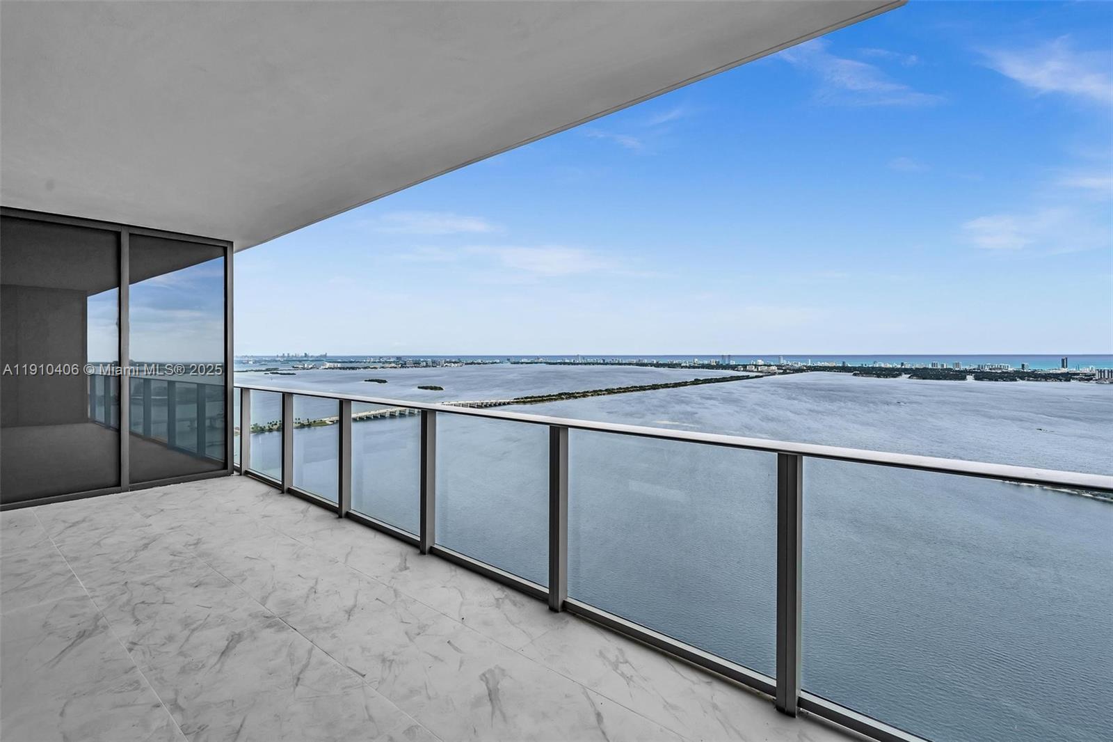 ARIA RESERVE SOUTH CONDO - Residential Lease