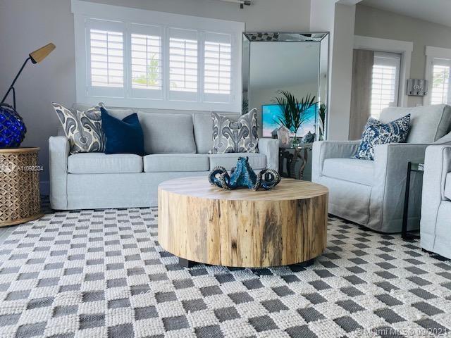 PORT LARGO - Residential Lease