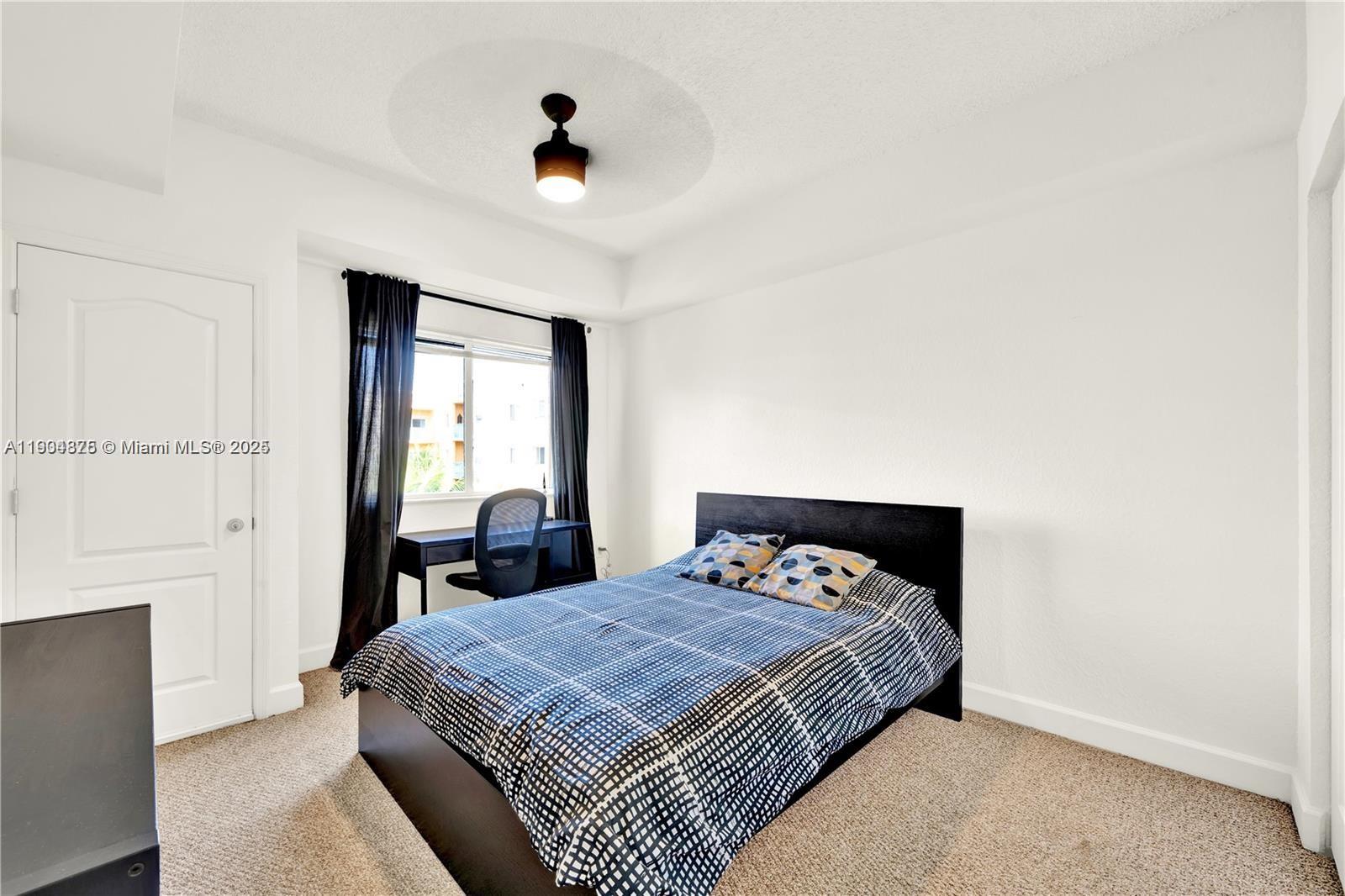 VALENCIA CONDO - Residential