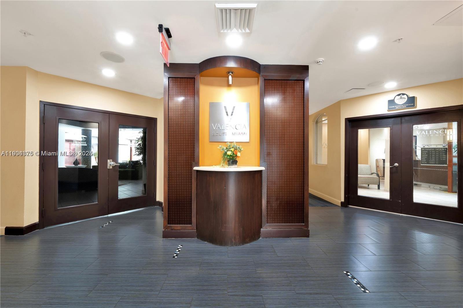 VALENCIA CONDO - Residential