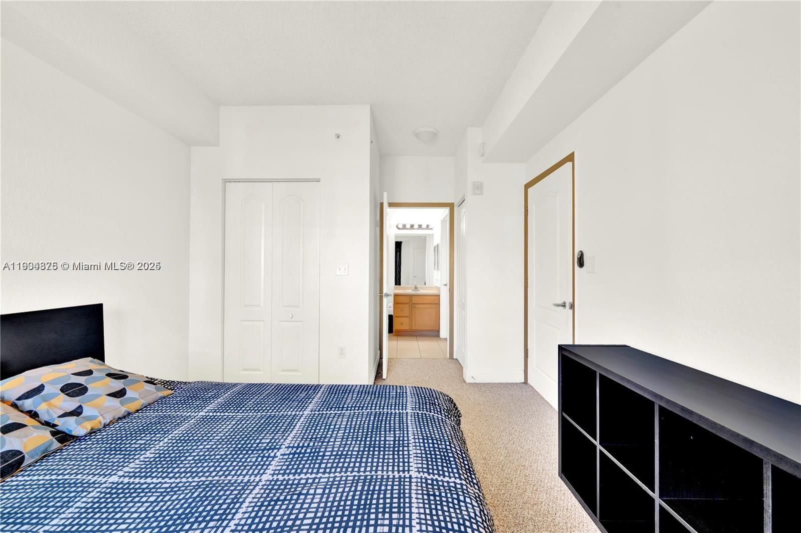 VALENCIA CONDO - Residential