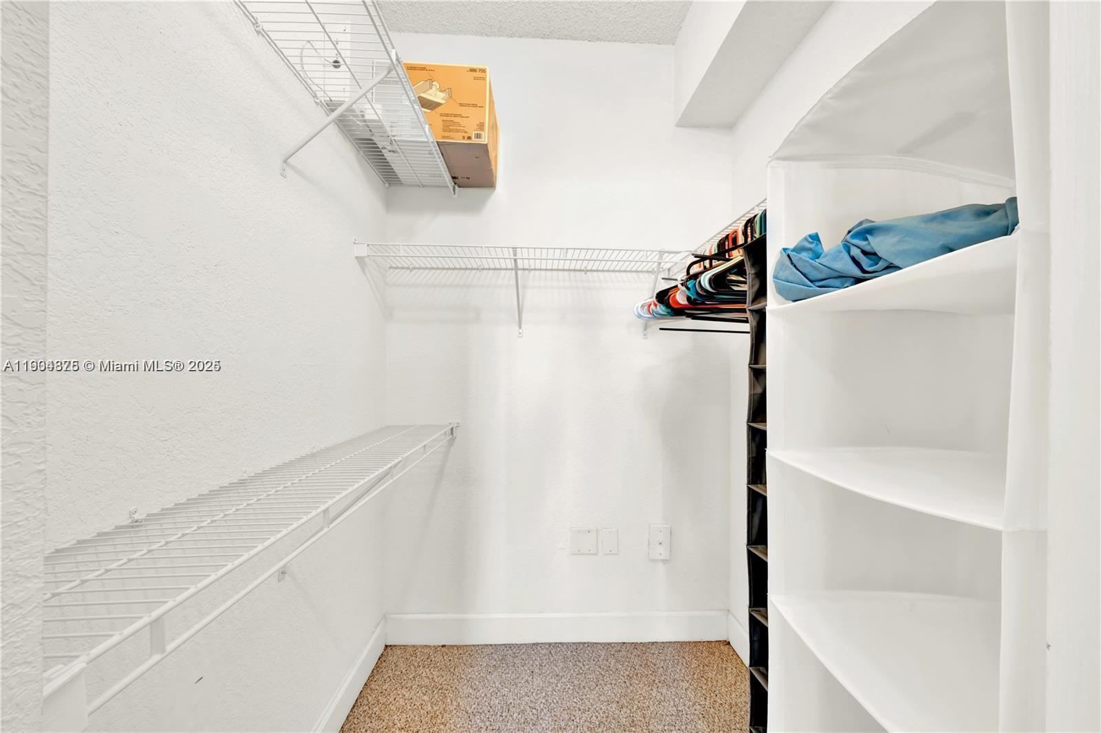 VALENCIA CONDO - Residential