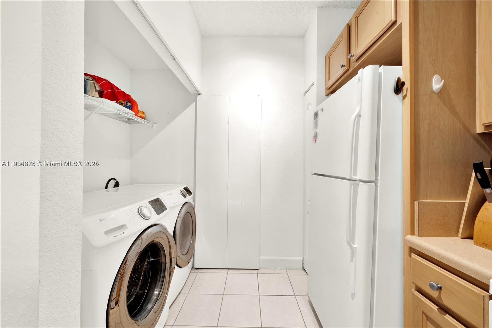 VALENCIA CONDO - Residential