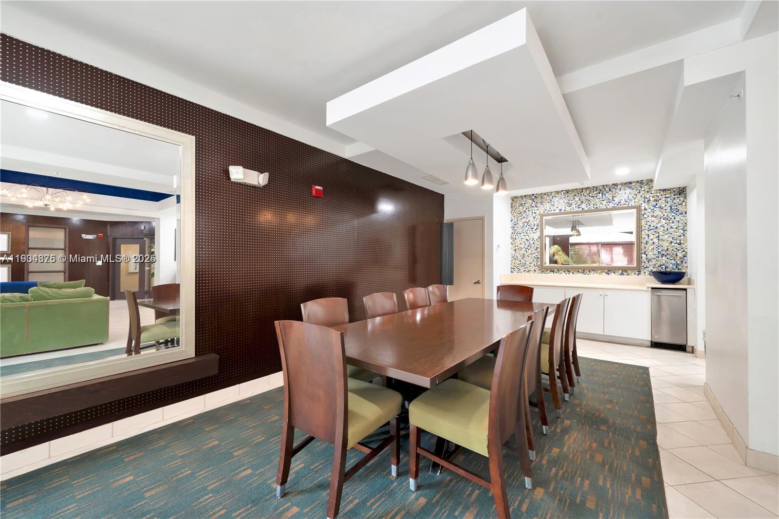 VALENCIA CONDO - Residential