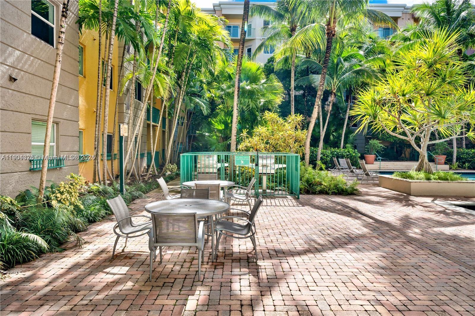 VALENCIA CONDO - Residential